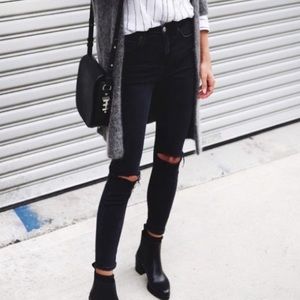 Topshop Moto Leigh black ripped knee jeans (see sizing info)